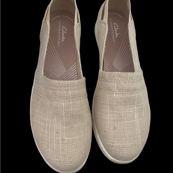 Clarks Breeze Step- Worn once. Like new - Picture 2 of 4